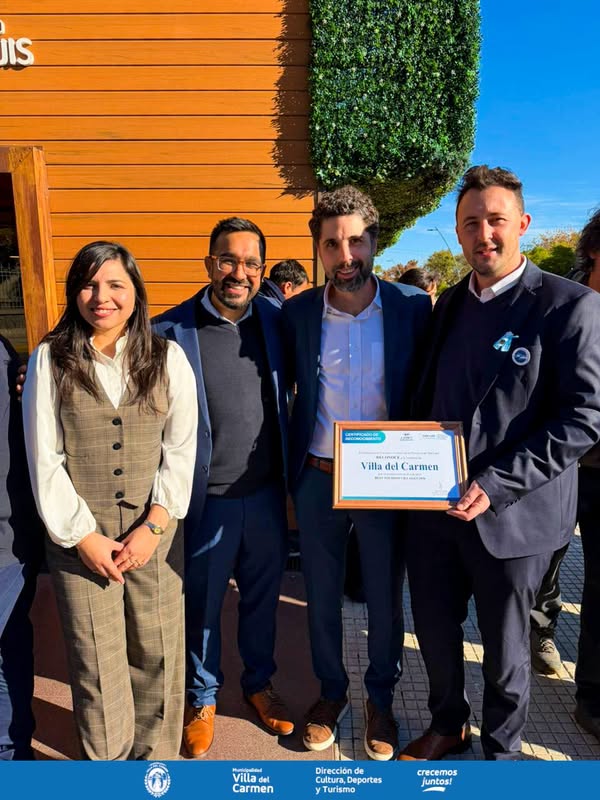 Entrega del Certificado de Reconocimiento Best Tourism Villages a Villa del Carmen
